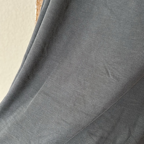 BKE women’s gray ribbed cold shoulder dress or tunic top size medium - Picture 5 of 8